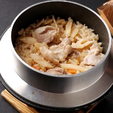 Chicken kamameshi (pot rice)