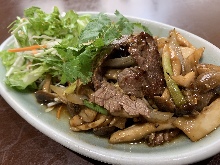 Stir-fried beef with oyster sauce