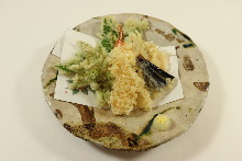 Tempura of seasonal taste