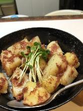 Stir-fried potato and garlic