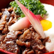 Simmered beef rice bowl