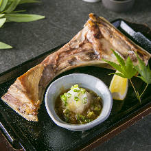 Grilled tuna collar meat