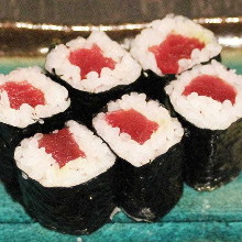 Tuna sushi rolls
