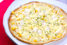Mayonnaise and corn pizza