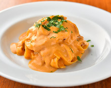 Pasta with cream of sea urchin