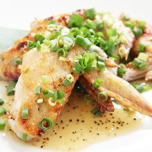 Salted and grilled chicken wing tip with green onion