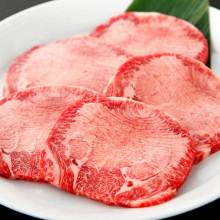 Beef tongue seasoned with salt