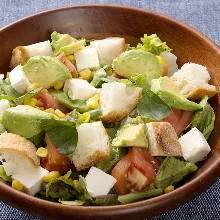 Tomato and avocado cheese baguette salad