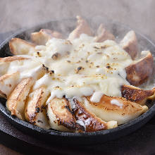 Grilled gyoza filled with cheese