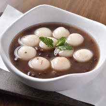 Shiratama zenzai (sweet red bean soup with rice flour dumplings)