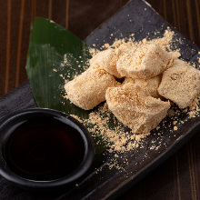 Warabimochi (bracken-starch dumpling covered in sweet, toasted soybean flour)