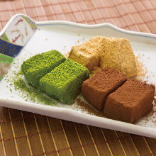 Warabimochi (bracken-starch dumpling covered in sweet, toasted soybean flour)