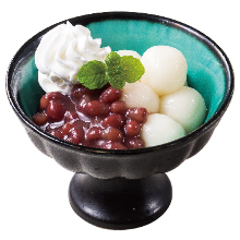 Shiratama zenzai (sweet red bean soup with rice flour dumplings)