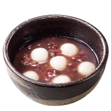 Oshiruko (sweet red bean soup with toasted rice cakes)