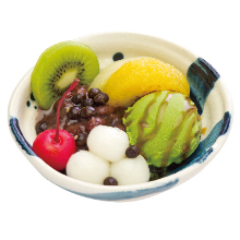 Anmitsu (agar gelatin with fruits, sweetened red beans and sweet red bean paste)