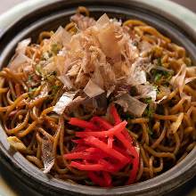 Yakisoba noodles with sauce