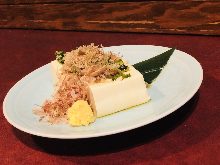 Chilled tofu with dried baby sardine and green onion