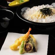 Dried wheat noodles served with shrimp tempura