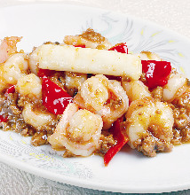 Stir-fried shrimp in chili sauce