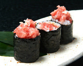 Negi toro (minced tuna with green onions) sushi rolls