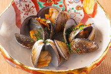 Shellfish steamed with sake