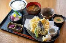 Tempura meal set with sashimi