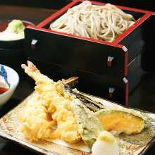 Buckwheat noodles served on a bamboo strainer with shrimp tempura