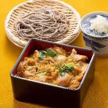 Chicken and egg rice bowl and soba meal set