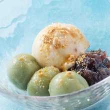 Shiratama zenzai (sweet red bean soup with rice flour dumplings)