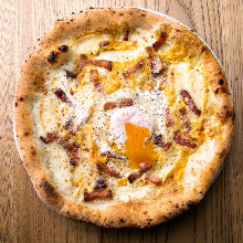 Carbonara pizza