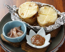 Steamed potatoes with butter