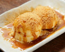 Vanilla ice cream with soybean flour and brown sugar syrup