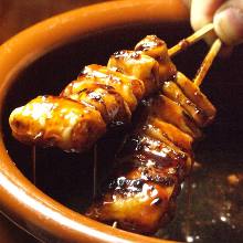 Grilled pieces of stuffed intestine