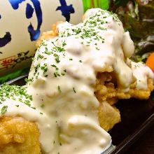 Fried chicken with vinegar and tartar sauce