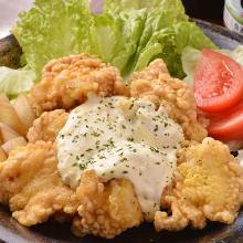 Fried chicken with vinegar and tartar sauce