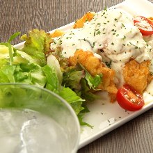 Fried chicken with vinegar and tartar sauce