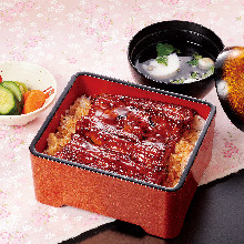 Eel served over rice in a lacquered box