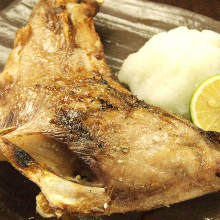 Salted and grilled tuna collar meat