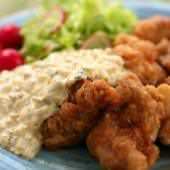 Fried chicken with vinegar and tartar sauce