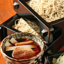 Buckwheat noodles served on a bamboo strainer with duck