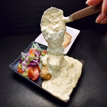 Fried chicken with vinegar and tartar sauce