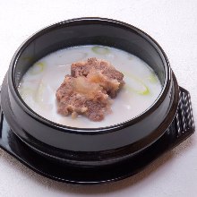 Gomtang soup