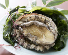 Grilled live abalone