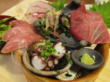 Assorted sashimi