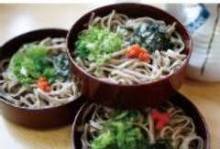 Buckwheat noodles served on a bamboo strainer