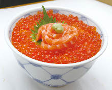 "Oyako" salmon roe and Japanese salmon rice bowl