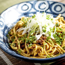 Noodles mixed with various meats and vegetables