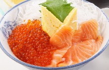 "Oyako" salmon roe and Japanese salmon rice bowl