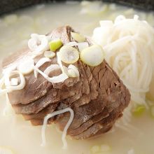 Seolleongtang soup