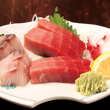 Assorted sashimi